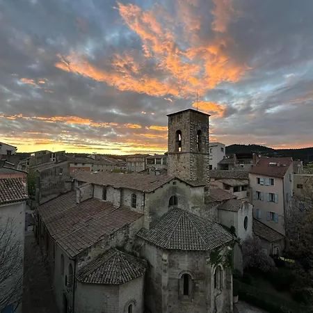 Deux Centre Historique Avec Ascenseur Et Garage Apartman